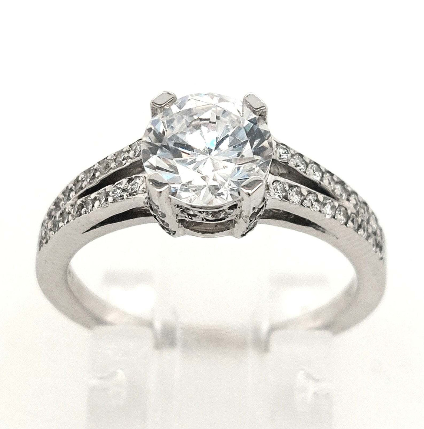 18K White GoldG .18ctTW G-H/VS Diamond Semi-Mount Ring w/CZ center
