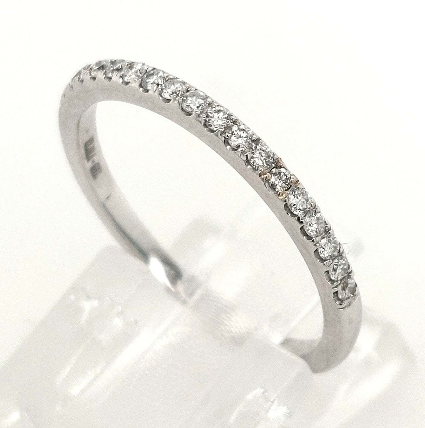 18K White Gold Diamond Wedding Band