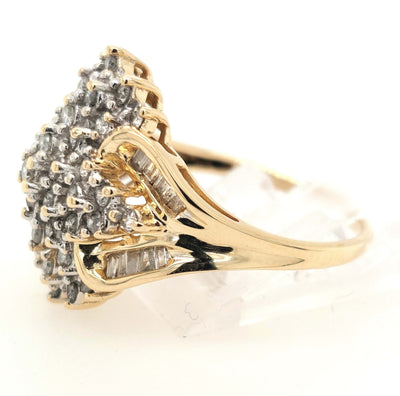 14K Yellow Gold Lady's Diamond Cluster Ring w/ approx 1.47ctTW of H-I/SI2-I1 Size:8.25 Gram Weight;5.4g