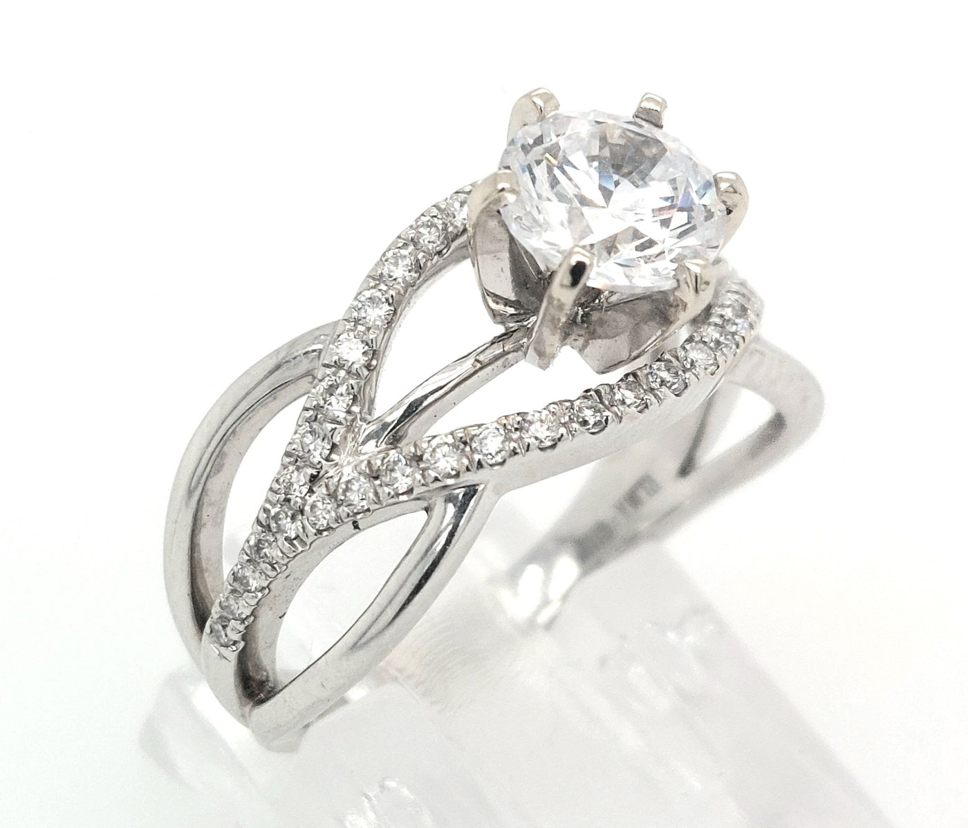 18KW Twisted Split-Shank Diamond Semi-Mount Engagement Ring