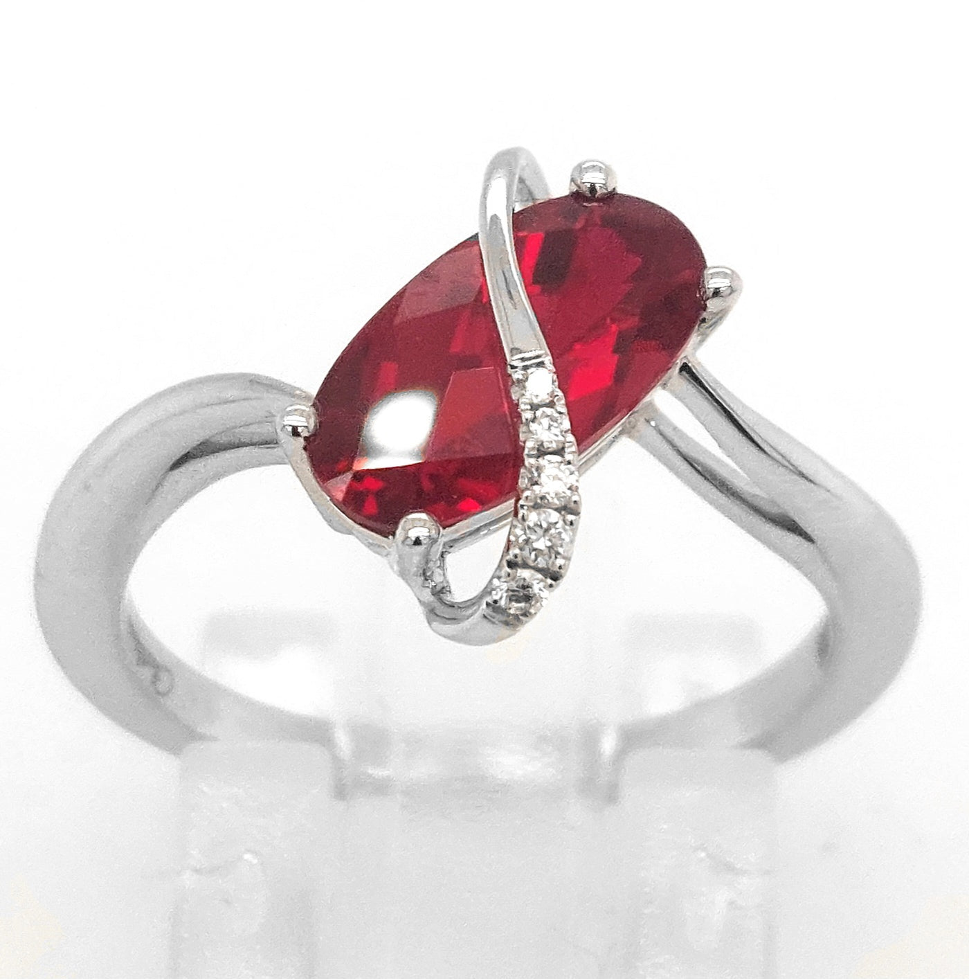 14KW Chatham Oval Ruby Ring