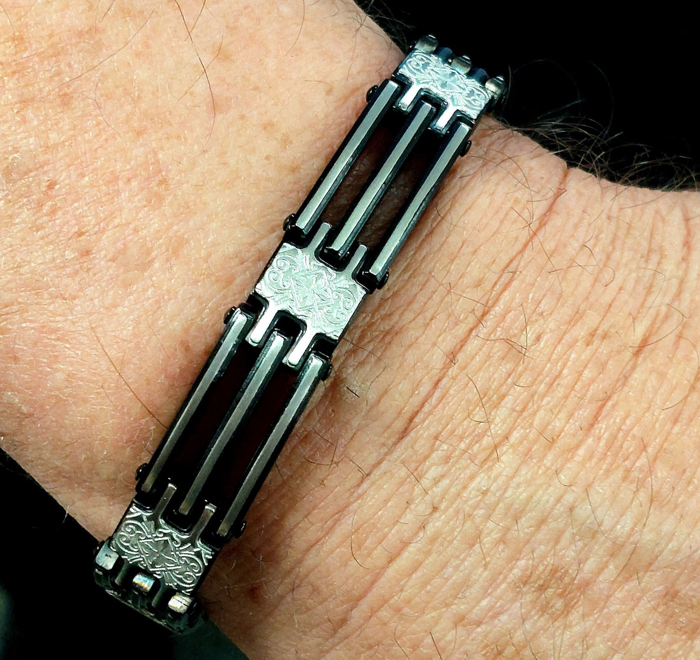 Black IP Stainless Steel Link Bracelet with Stainless Steel Florentine Patterned Hinges