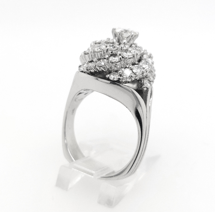 18KW 1.75ctTW Diamond Swirl Ring (Size 7.5)