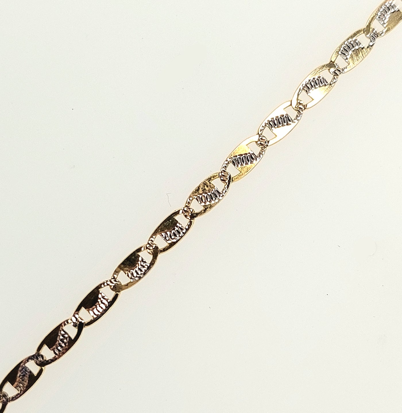 14K 2.5mmTwo-Tone Valentino Chain Length:22in Gram Weight:5.4g