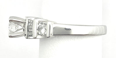 Platinum Round Diamond Engagement Ring Size:4.5