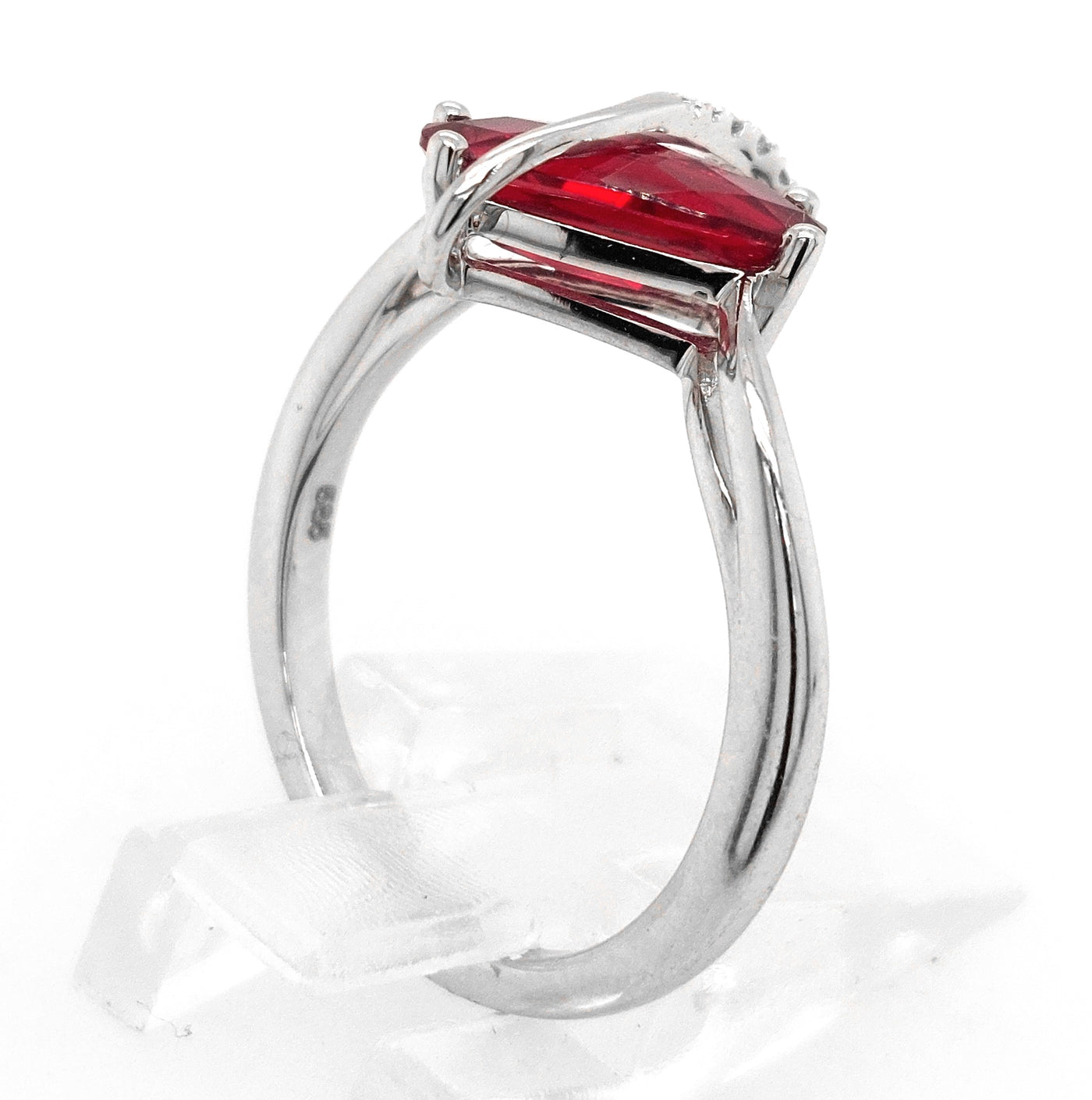 14KW Chatham Lab-Grown Oval Ruby Ring